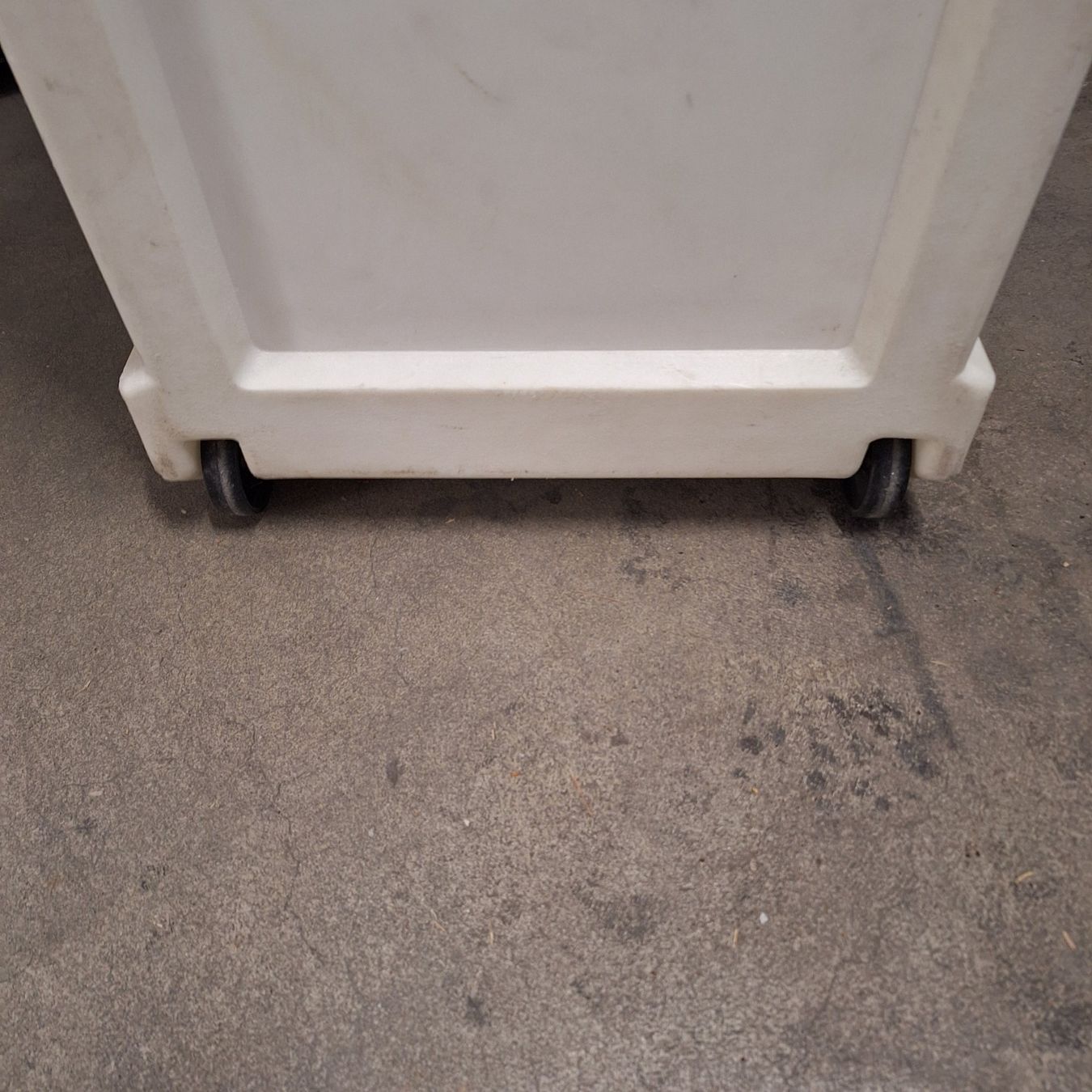 Casse di trasporto: Grosse Kunststoffbox mit Rollen – Usato da Bülach venduto da blackhawk21 3