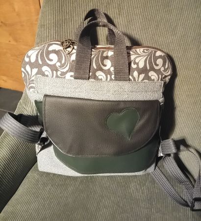 Rucksack Stoff und Kunstleder mit Herz Applikation neu