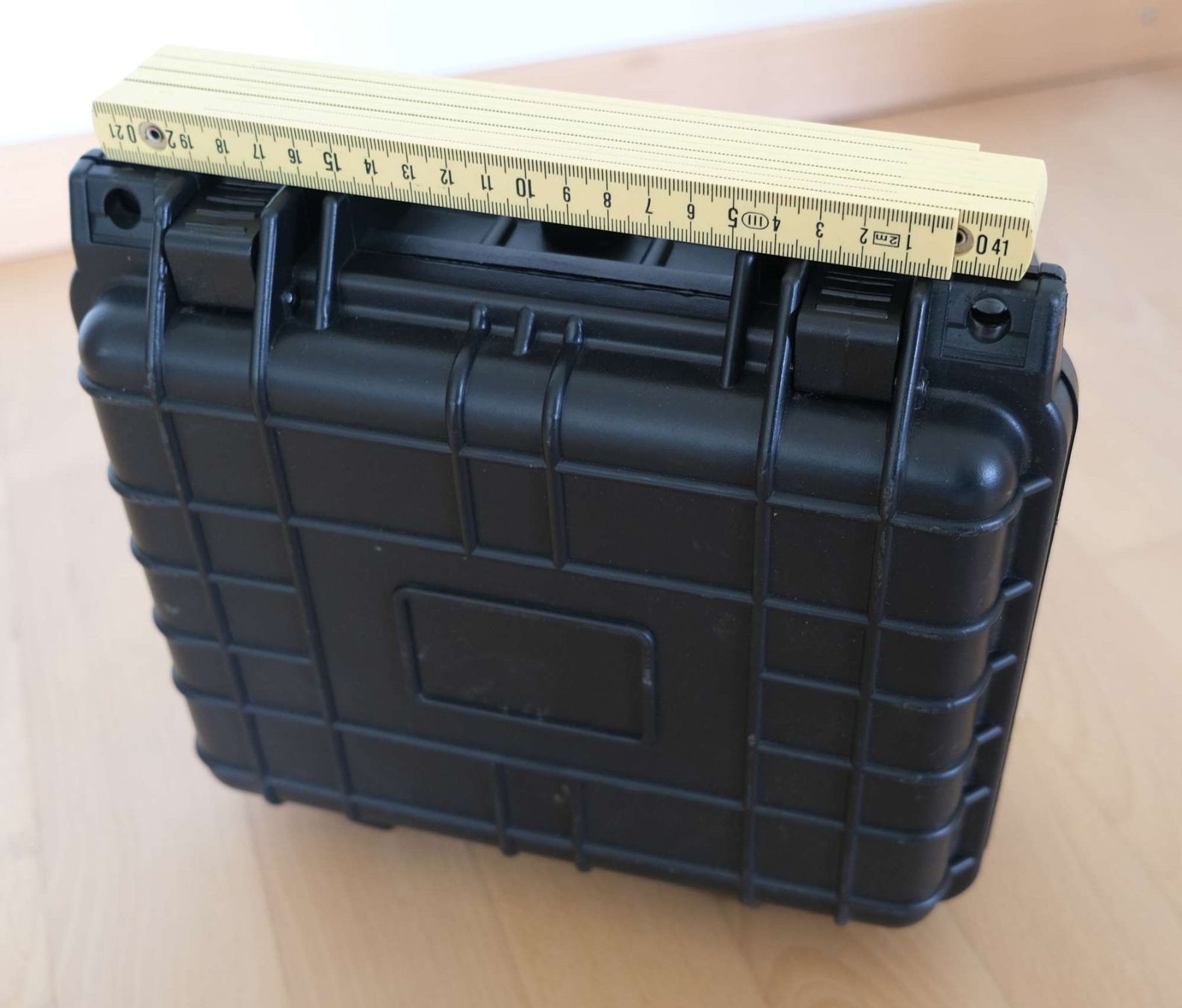 Valigie: Robuster kleiner Kunststoff-Koffer – Usato da Stäfa venduto da cka_5r5z 2