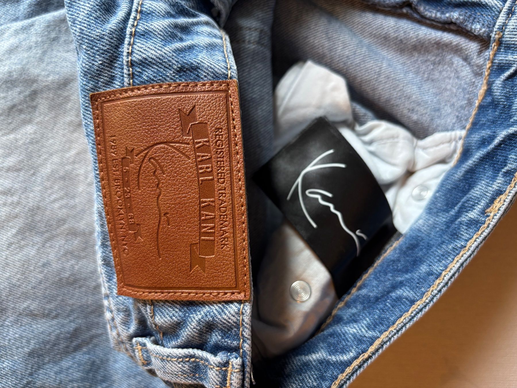 Karl Kani Jeans: Jeans Denim blau locker geschnitten – D'occasion à Zürich par flu_2k2k 3