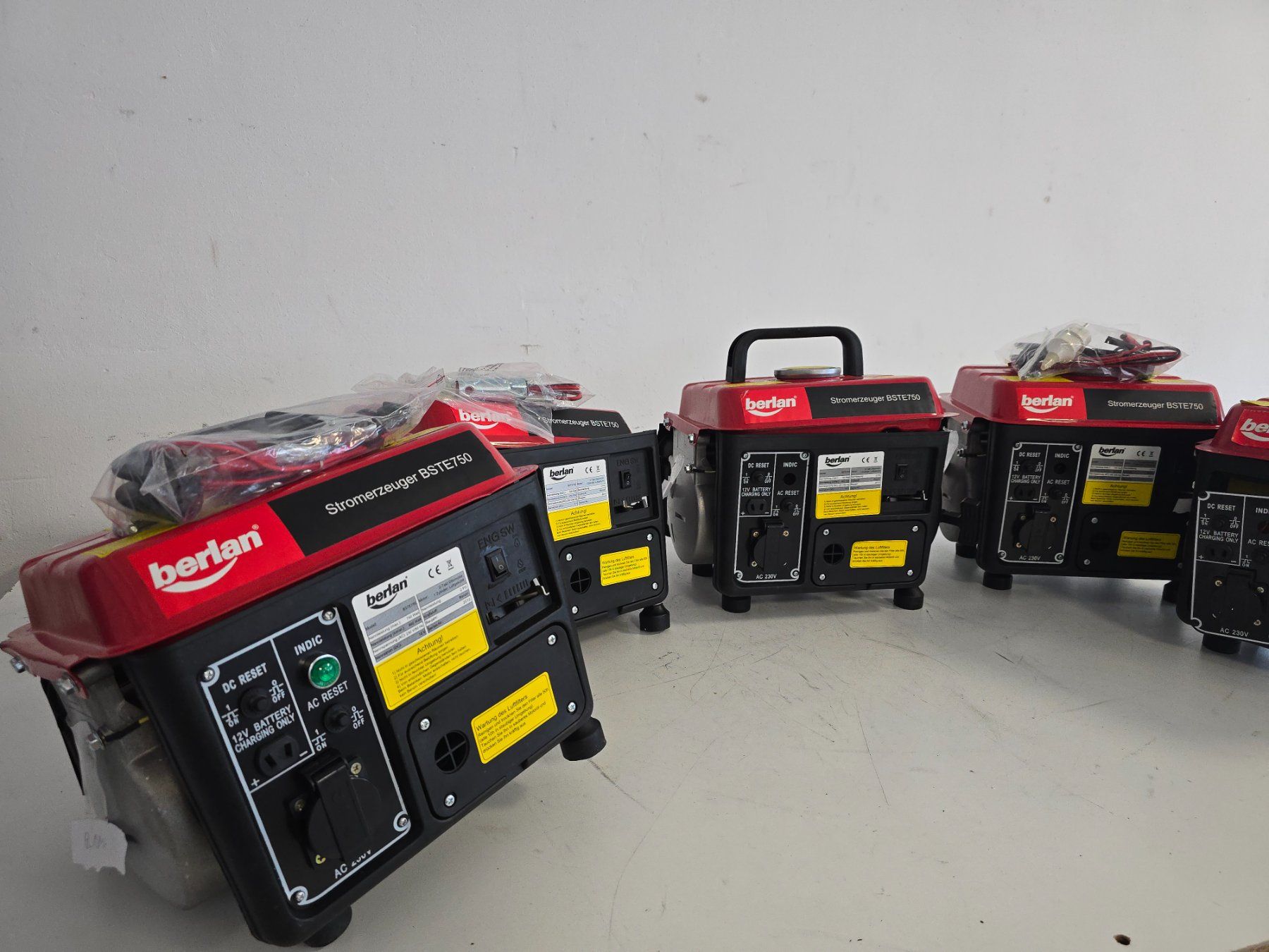 Generatori di corrente: 5x 2 PS Benzin Stromerzeuger Generator 750W Notstromaggregat – Difettoso da Baar venduto da Werkzeugzentrum
