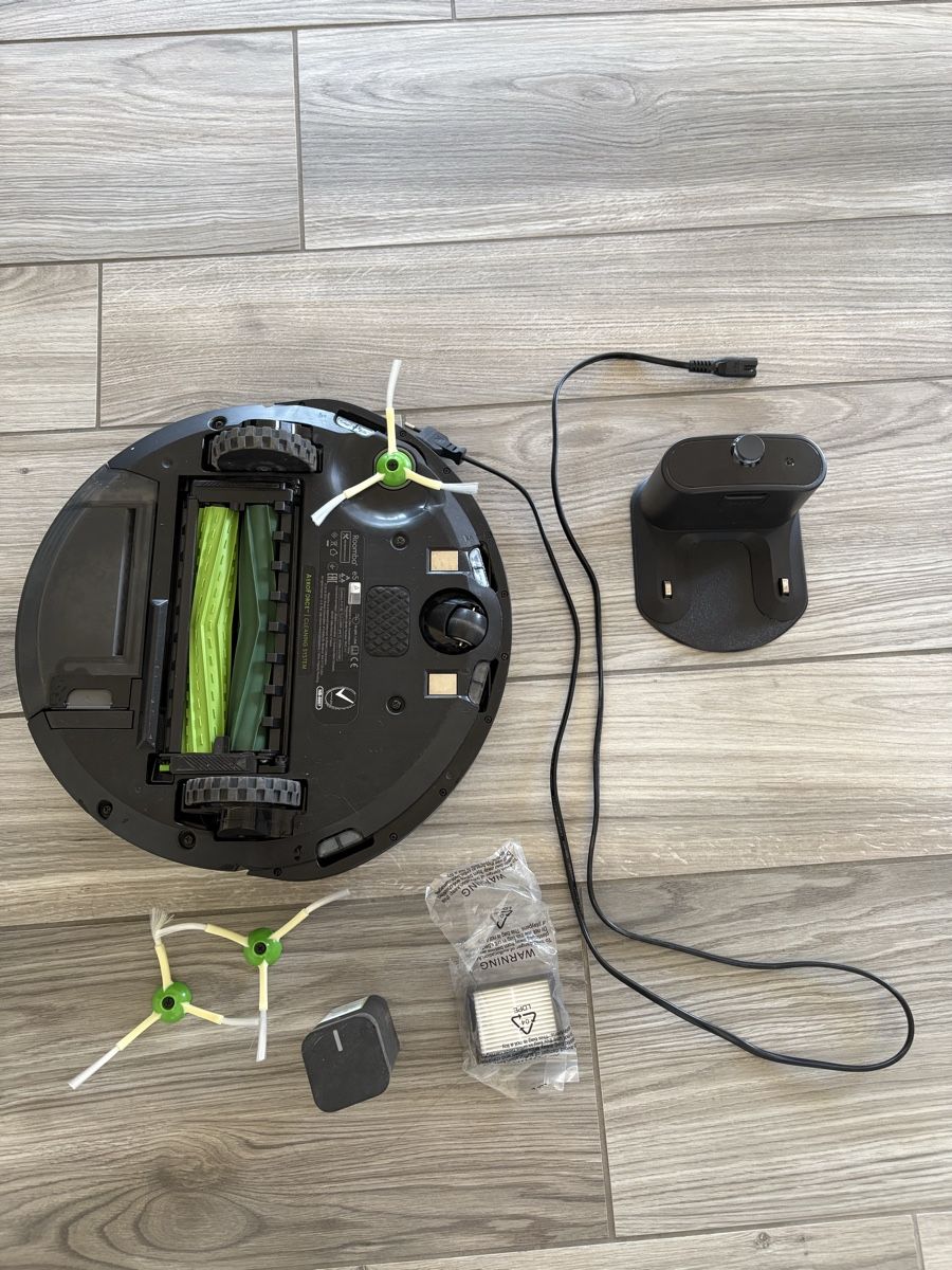 Irobot Aspirapolveri & Accessori: iRobot Roomba e5 Saugroboter mit Zubehoer Zusi – Usato da Bülach venduto da Adlikerin01 3