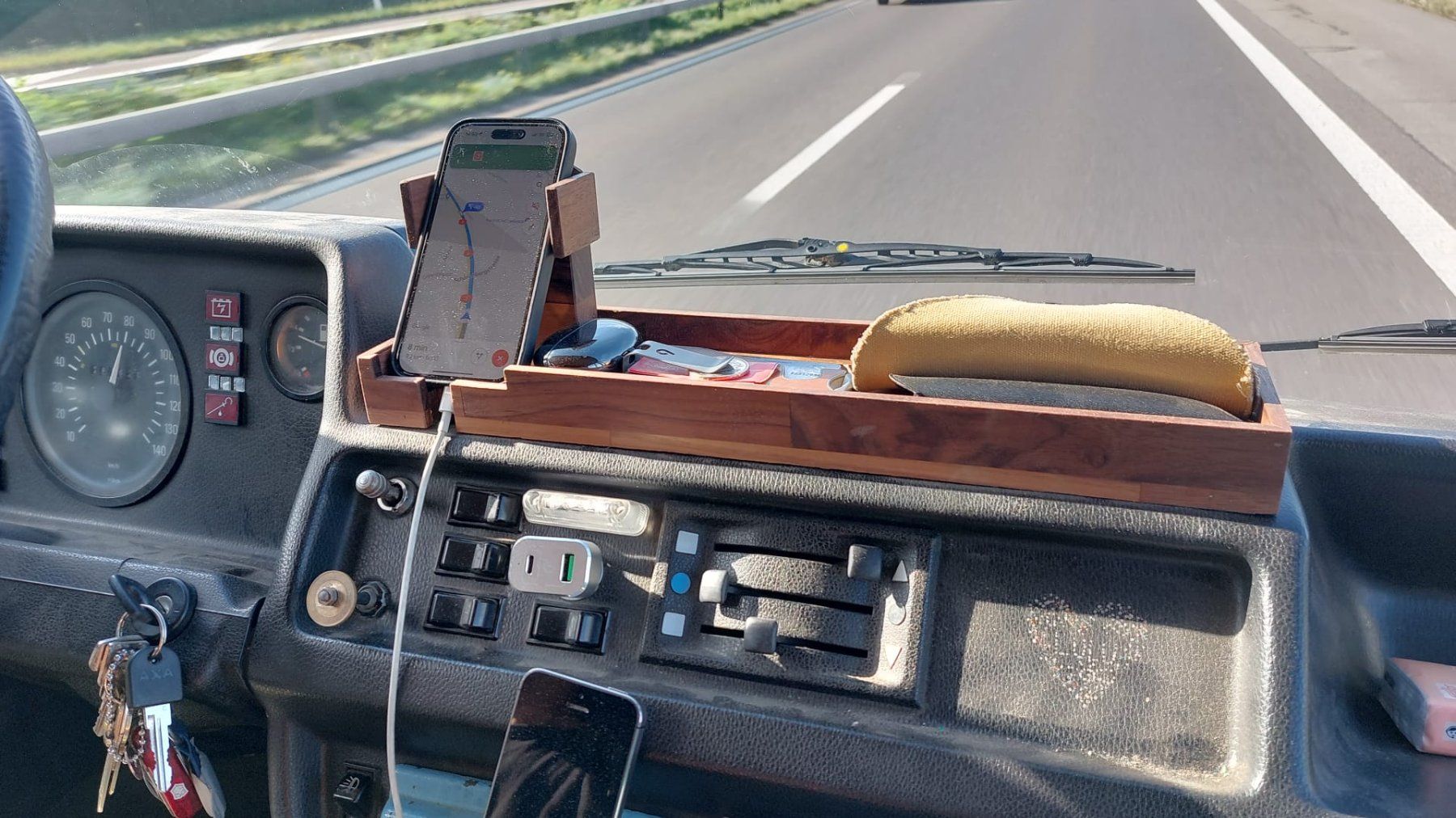 Mercedes-Benz Camping Fahrzeuge: 1978 Mercedes 207D, Wohnwagen, Digital Nomad Edition – Gebraucht aus Zürich von Banana82 7