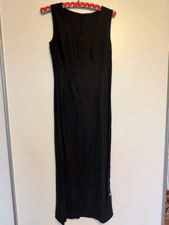Edles langes, schmal geschnittenes Leinenkleid schwarz
