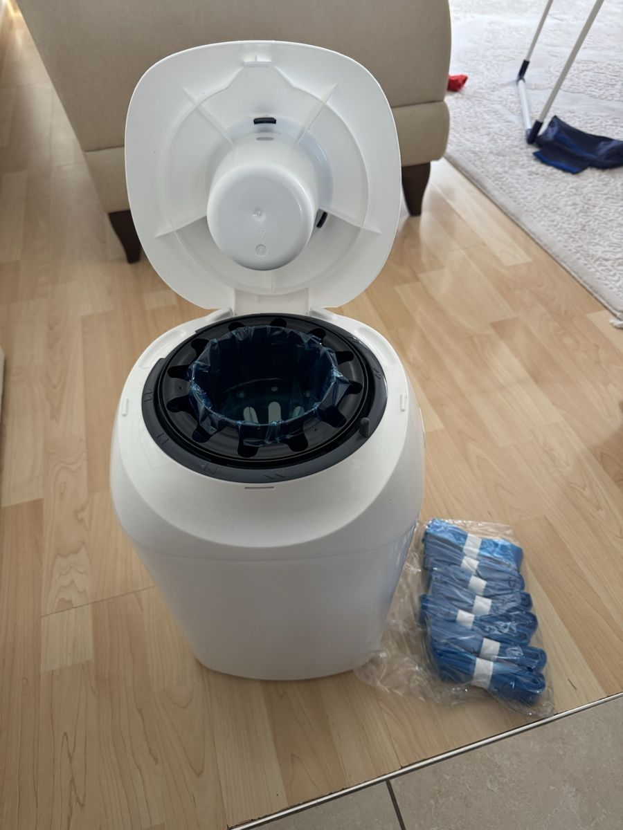 Secchi per pannolini & Pannolini: Tommee Tippee Nappy/Diaper Disposal System Plus Refills – Usato da Bassecourt venduto da gaz_ss9g 1