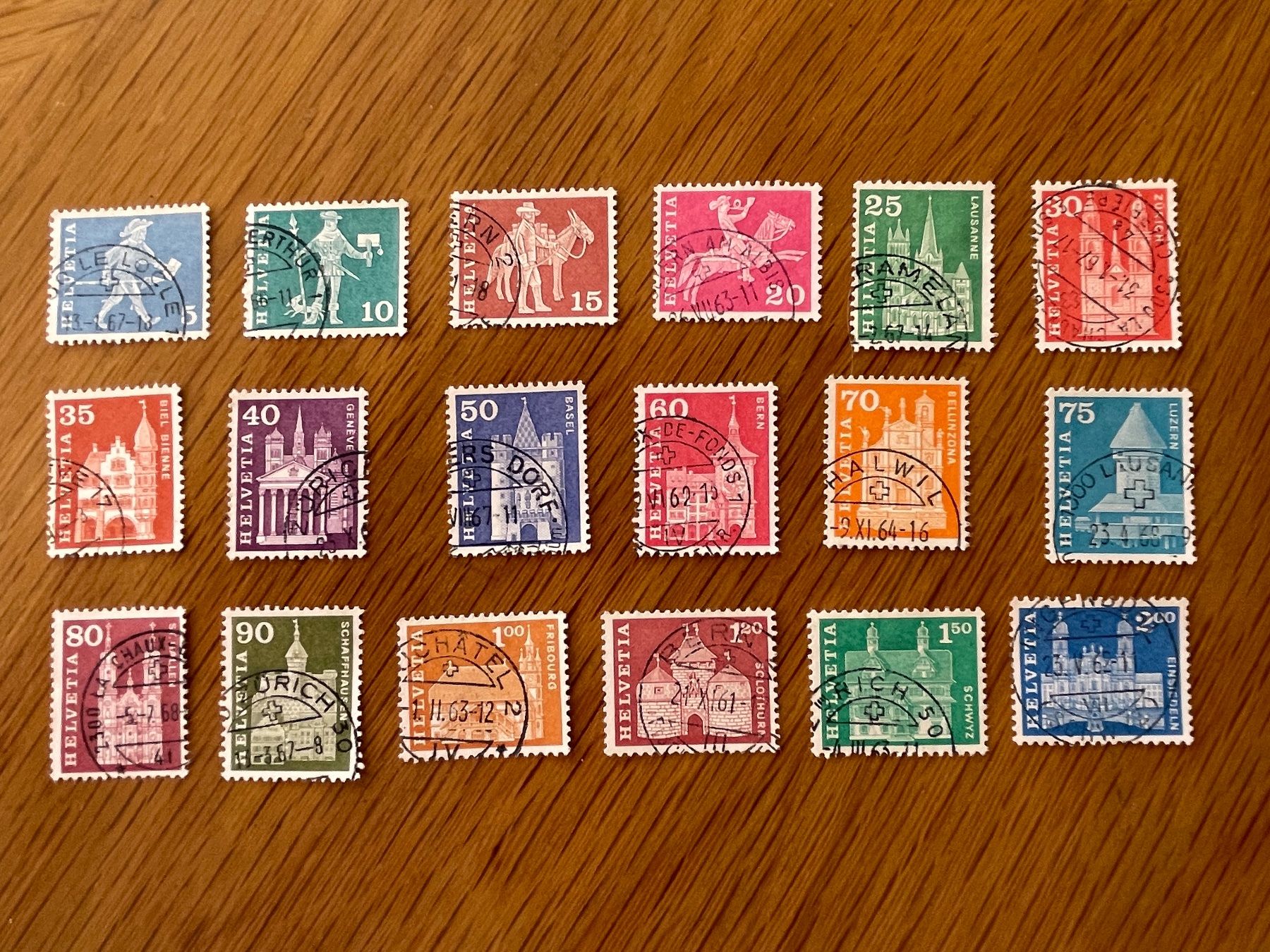 Tous les timbres: Oblitérations choisies – D'occasion à Sonceboz-Sombeval par Comment2