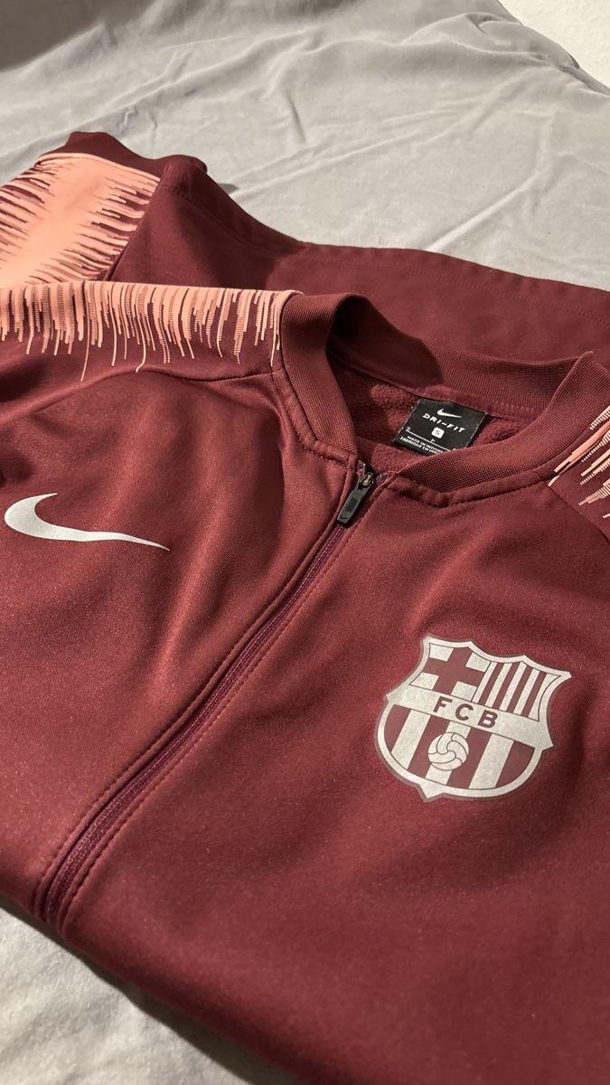 FC Barcelona Canottiere & Pantaloni: Survêtement Barcelone  – Usato da Genève venduto da Nathanwatchch 2