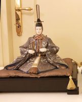Lladró ‘Hina Dolls Emperor Sculpture’ Numero 01001940