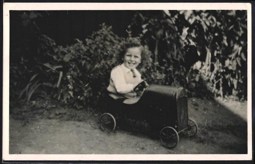 Fotografie & Manifesti: Fotografie Spielzeug-Auto, glückliches  – Usato da Berlin venduto da bartko-reher