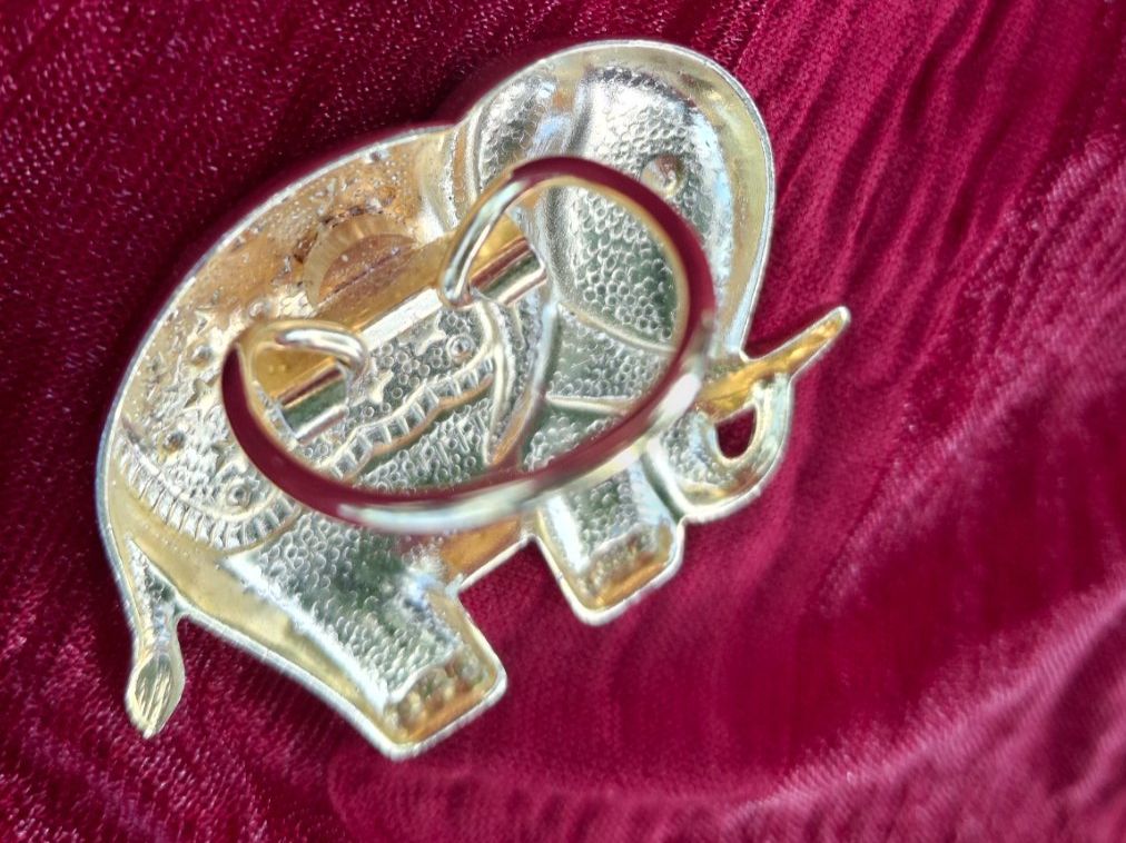 Broschen & Nadeln: 1 Halstuchring, Schalbrosche Klip Elefant vergoldet – Gebraucht aus Münchenbuchsee von babilibern 4