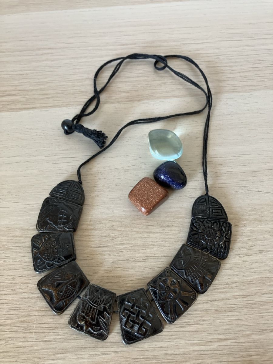 Altri gioielli: Collana etnica e pietre decorative – Usato da Lugano venduto da jfo_7lsm