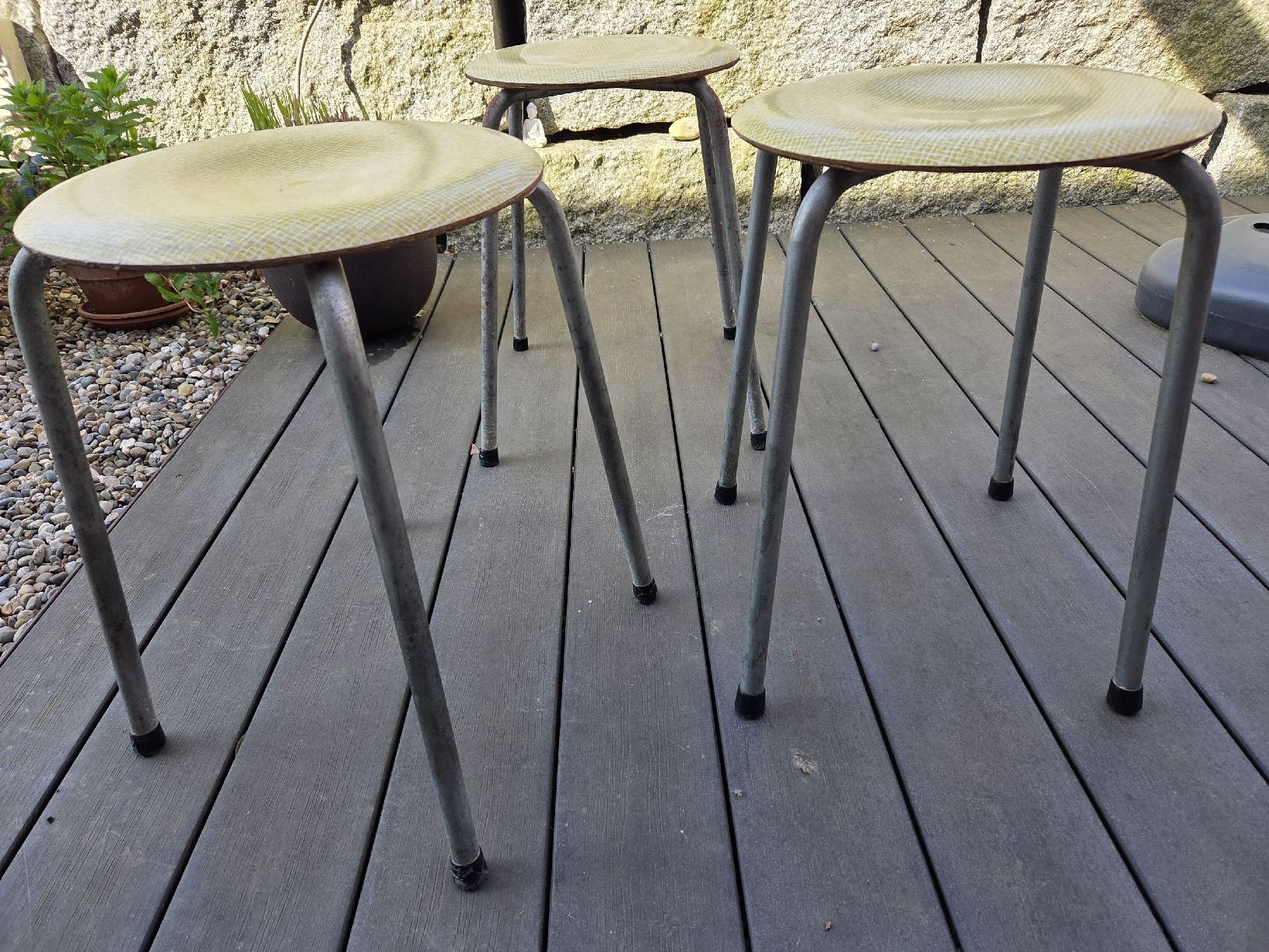 Sgabelli: Vintage Hocker Set, 3 Stk. Gelb, Retro Design – Usato da Rickenbach SO venduto da Bytebull