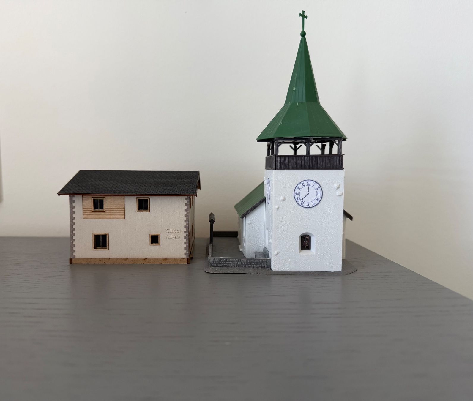 Faller Modelleisenbahnen: Maison + Église Ho - Hom – Gebraucht aus Prilly von re460vaud 1