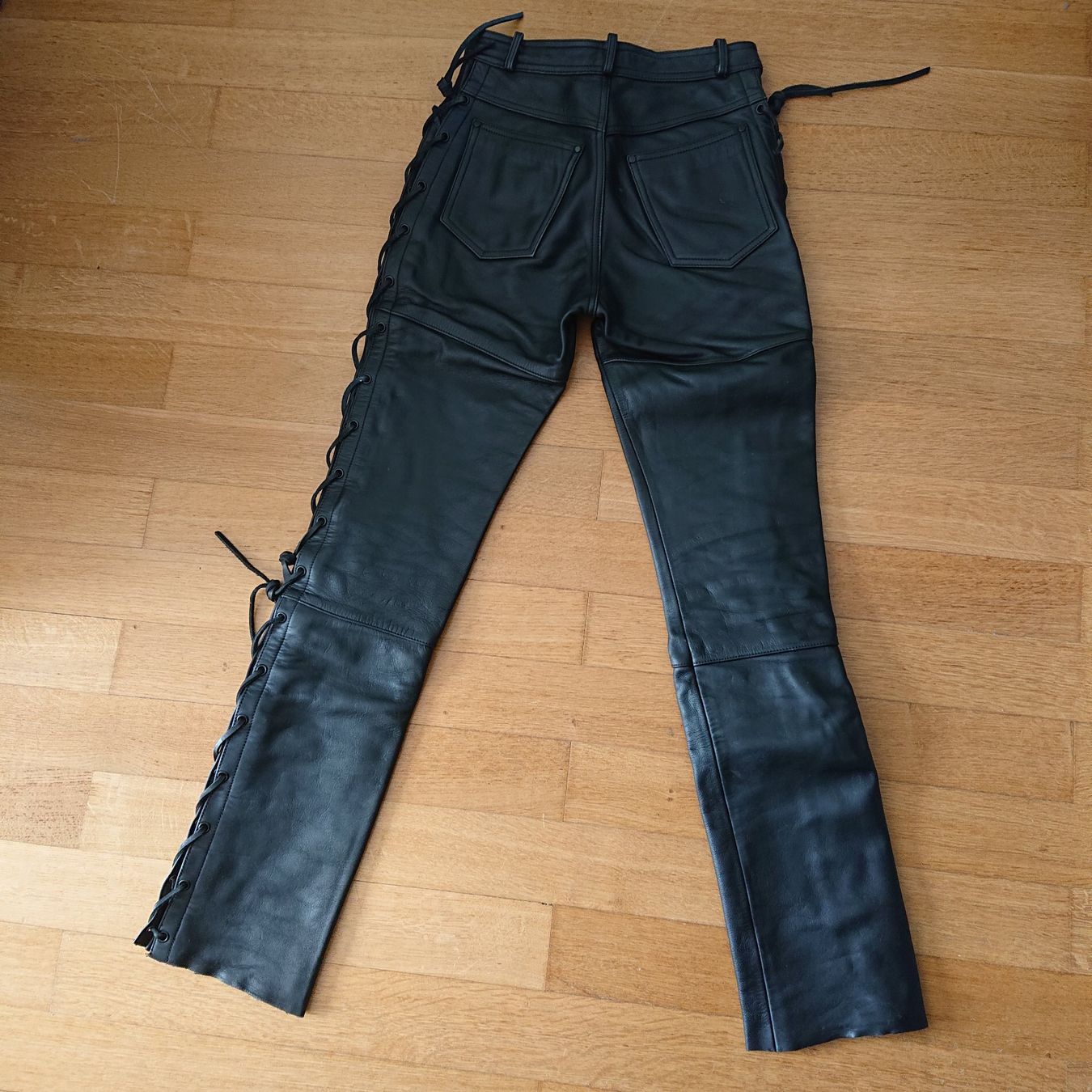 Pantaloni: Motorradhosen Leder schwarz Gr. 38 – Usato da Aarau venduto da kassandras 1