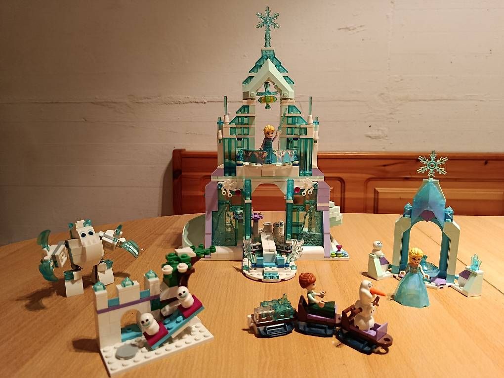 Lego Giocattoli: Frozen/Elsa Eiskönigin Eispalast Lego 43172+43199 – Usato da Dürnten venduto da NadiaN0102