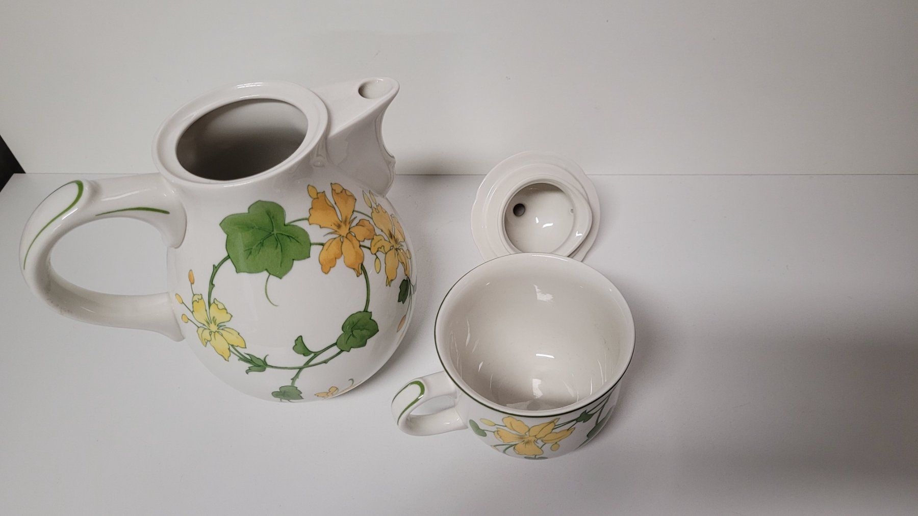 Villeroy & Boch Set di piatti: Villeroy&Boch Geranium Kaffeekrug mit Tasse – Usato da Zofingen venduto da Loop_ReSale 3