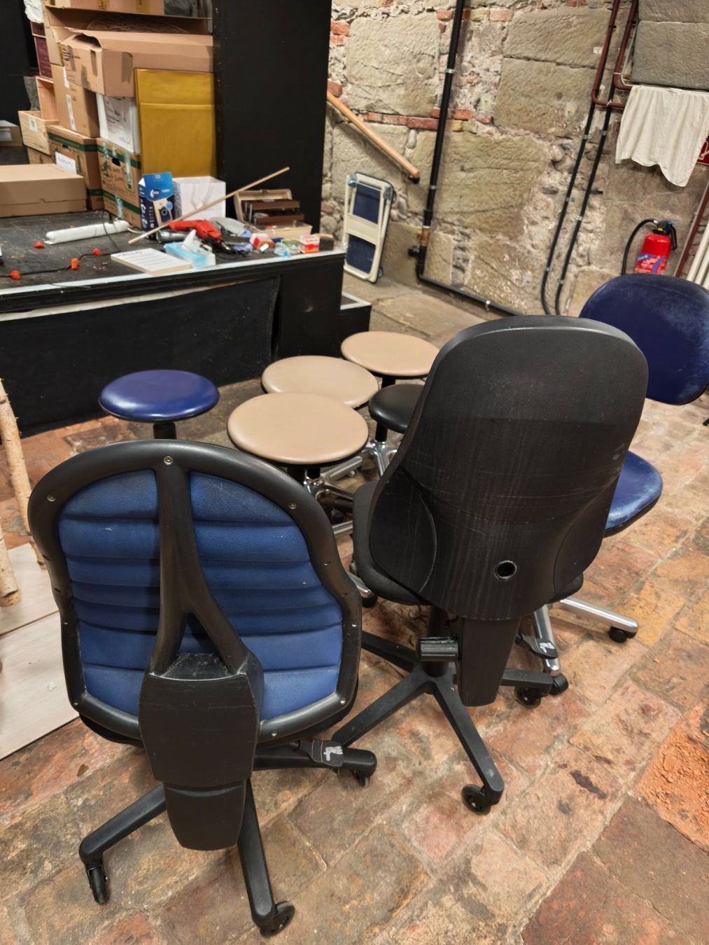 Hocker: 8 x Bürostuhl / Hocker ab 1 CHF – Gebraucht aus Bern von Xtralite 4
