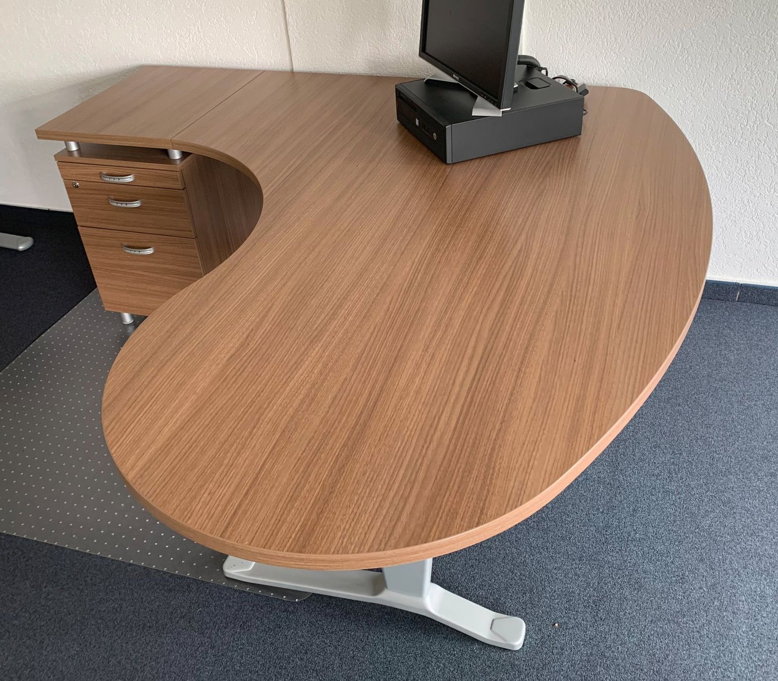 Schreibtische: Bureau d'angle design avec caisson – Gebraucht aus Gland von Raggachris 1