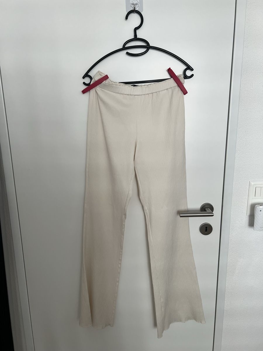 Zara Hosen: Beigefarbene, strukturierte Stoffhose mit elastischem Bund – Gebraucht aus Dietikon von Mischi2167