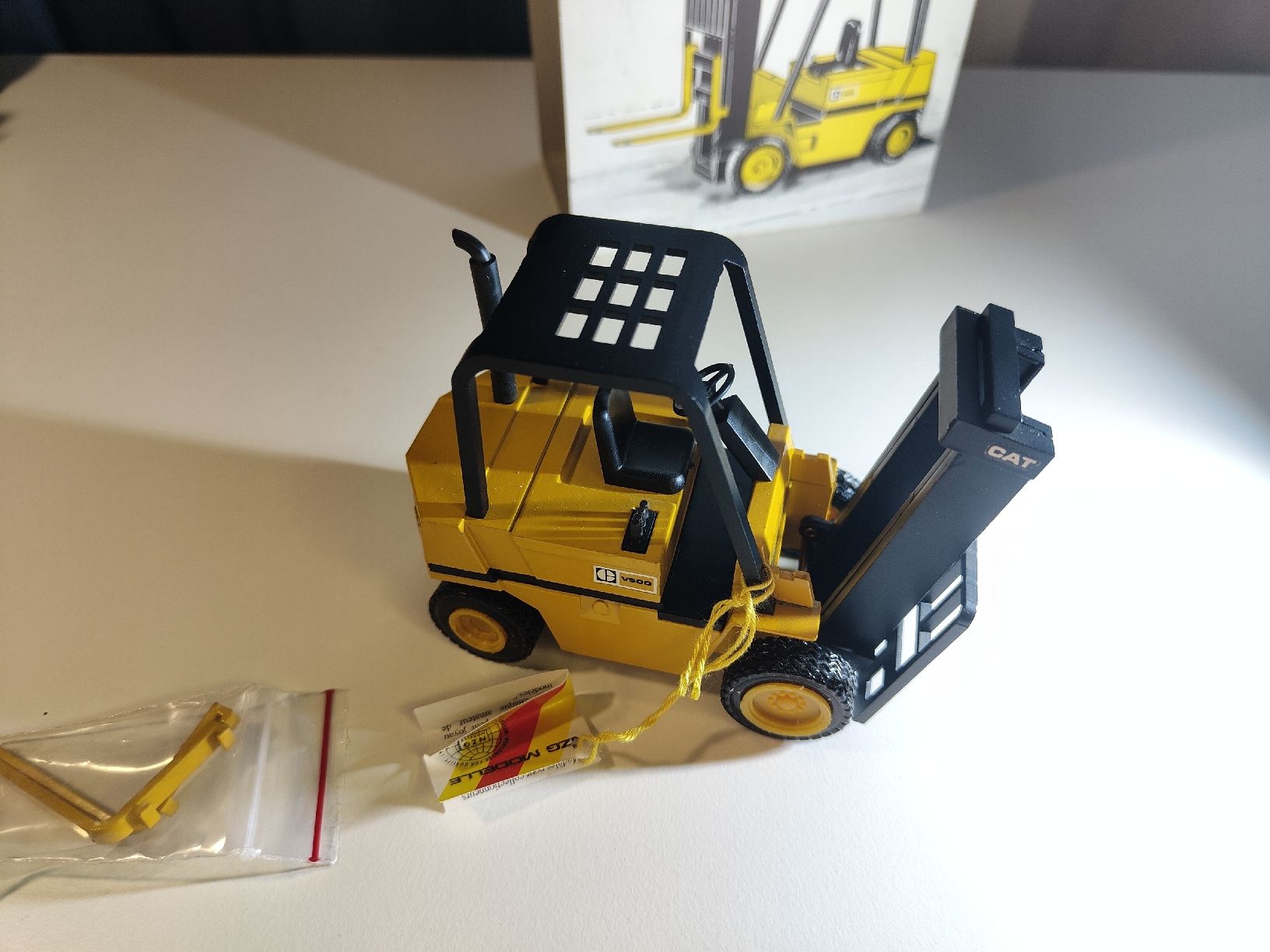 Caterpillar Kit di modellismo & Modellini statici: Modell NZG Cat V 50 D Stapler West Germany – Nuovo (secondo la descrizione) da Ehrendingen venduto da Axe31 2