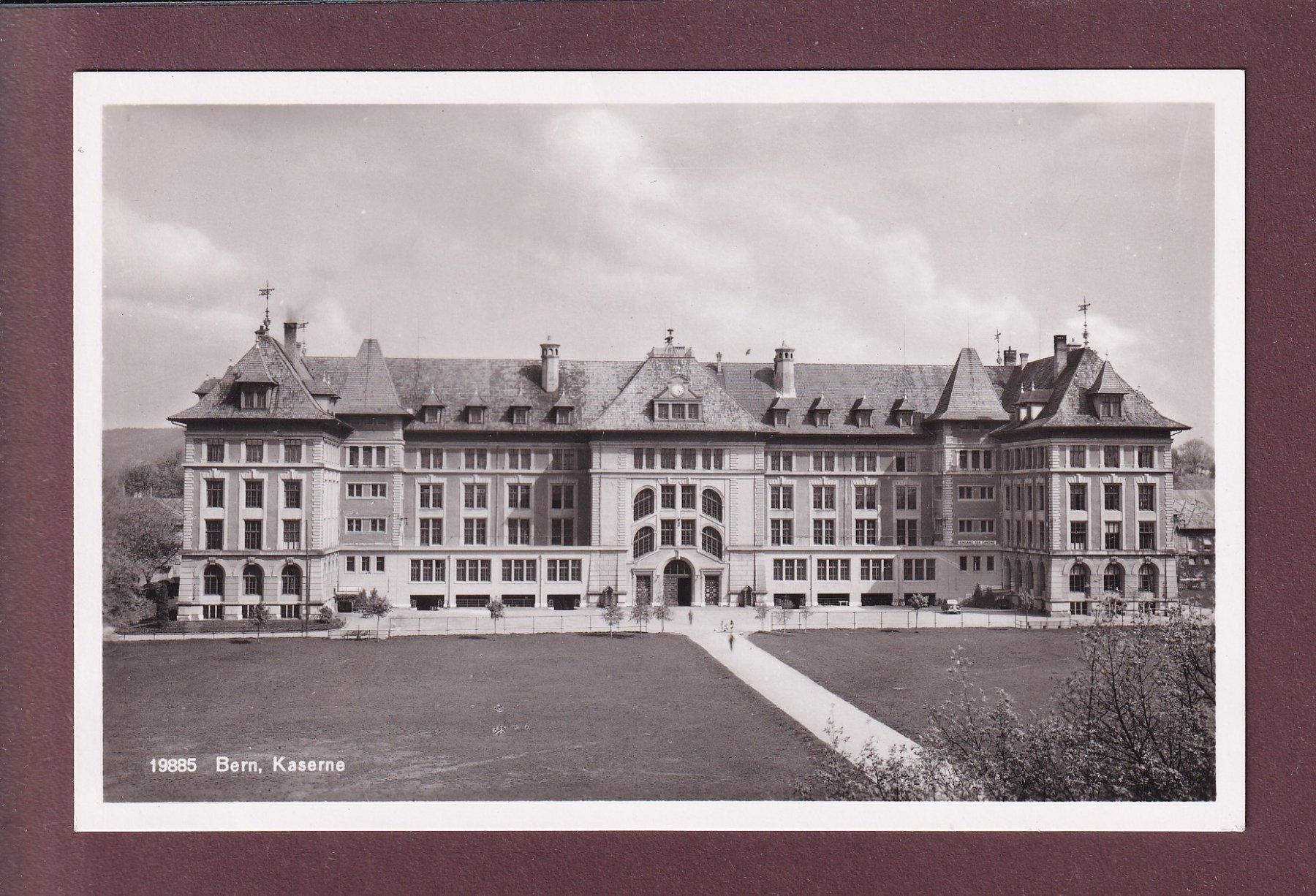 Cartes postales: BERN - Kaserne – D'occasion à Pully par nicecards