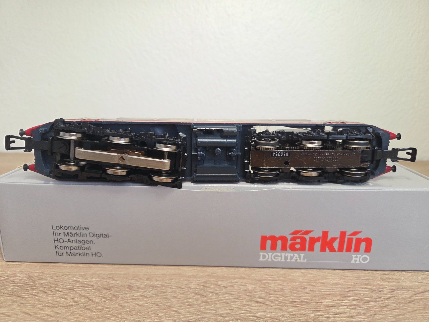 Märklin Modellini di ferrovie: Märklin 3757 E-Lok BR 103 DB Digital H0 – Usato da St-Aubin-Sauges venduto da Lo_Go 5