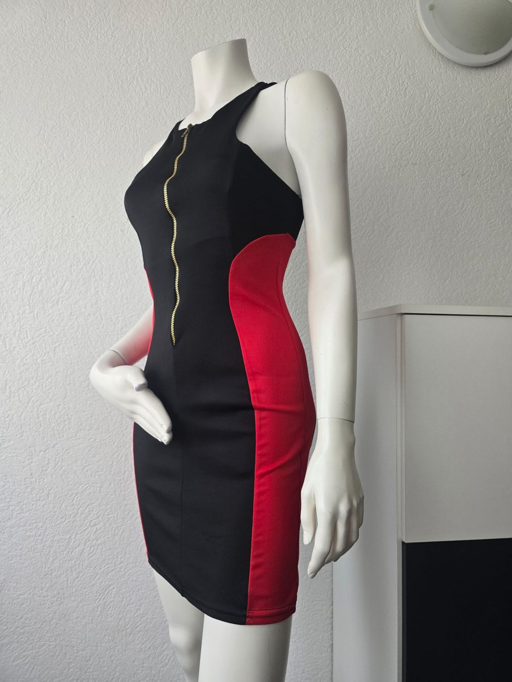 Vestiti: Robe noir et rouge T-S – Usato da Les Verrières venduto da kitel79 2