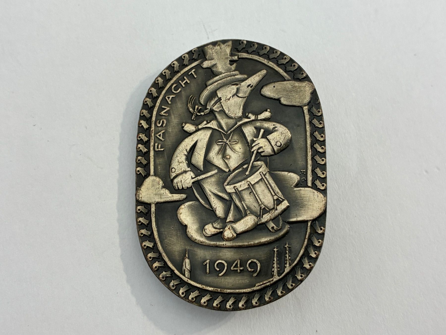 Placchette & Badge: Basler Silber-Fasnachtsplakette 1949 – Usato da Riehen venduto da freestyle_buttons