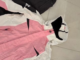 Completi & Tailleur: Combinaison de ski BelowZero / Skianzug Gr.M, Damen – Usato da Giubiasco venduto da baamboo 1