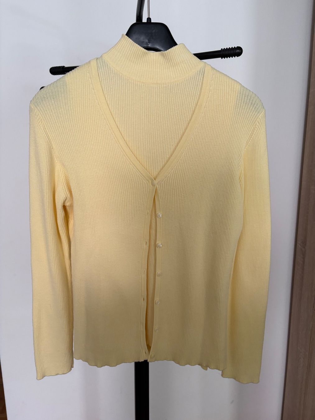 Lotti di vestiti: Jacke und T- Shirt – Usato da Zürich venduto da luc_2t2q 2