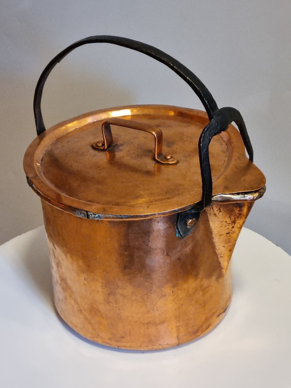Pentole: Antiker Kupferkessel mit Deckel um 1900 – Usato da Scharnachtal venduto da devin03 3