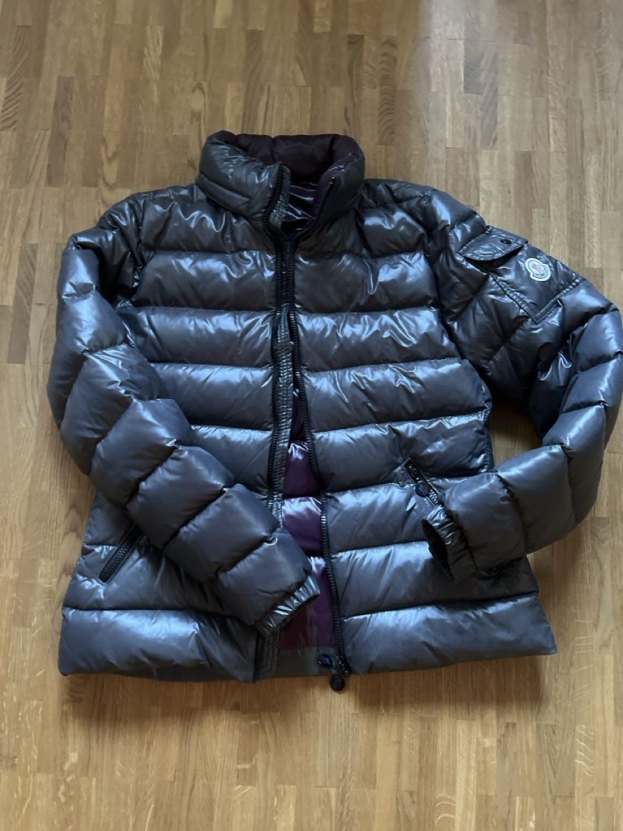 Moncler Giacche: Moncler Jacke – Usato da Parpan venduto da SonneMondSternen