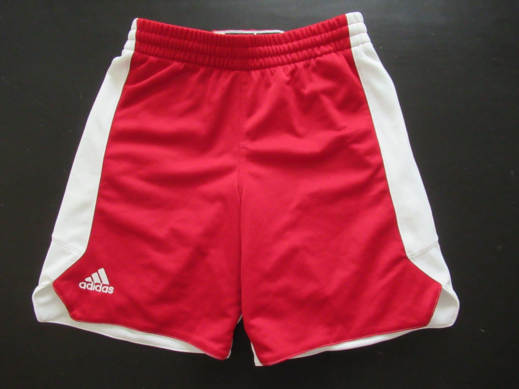 Adidas Pantaloni: Adidas Shorts rot weiss Grösse S – Usato da Binz venduto da Hailqueen