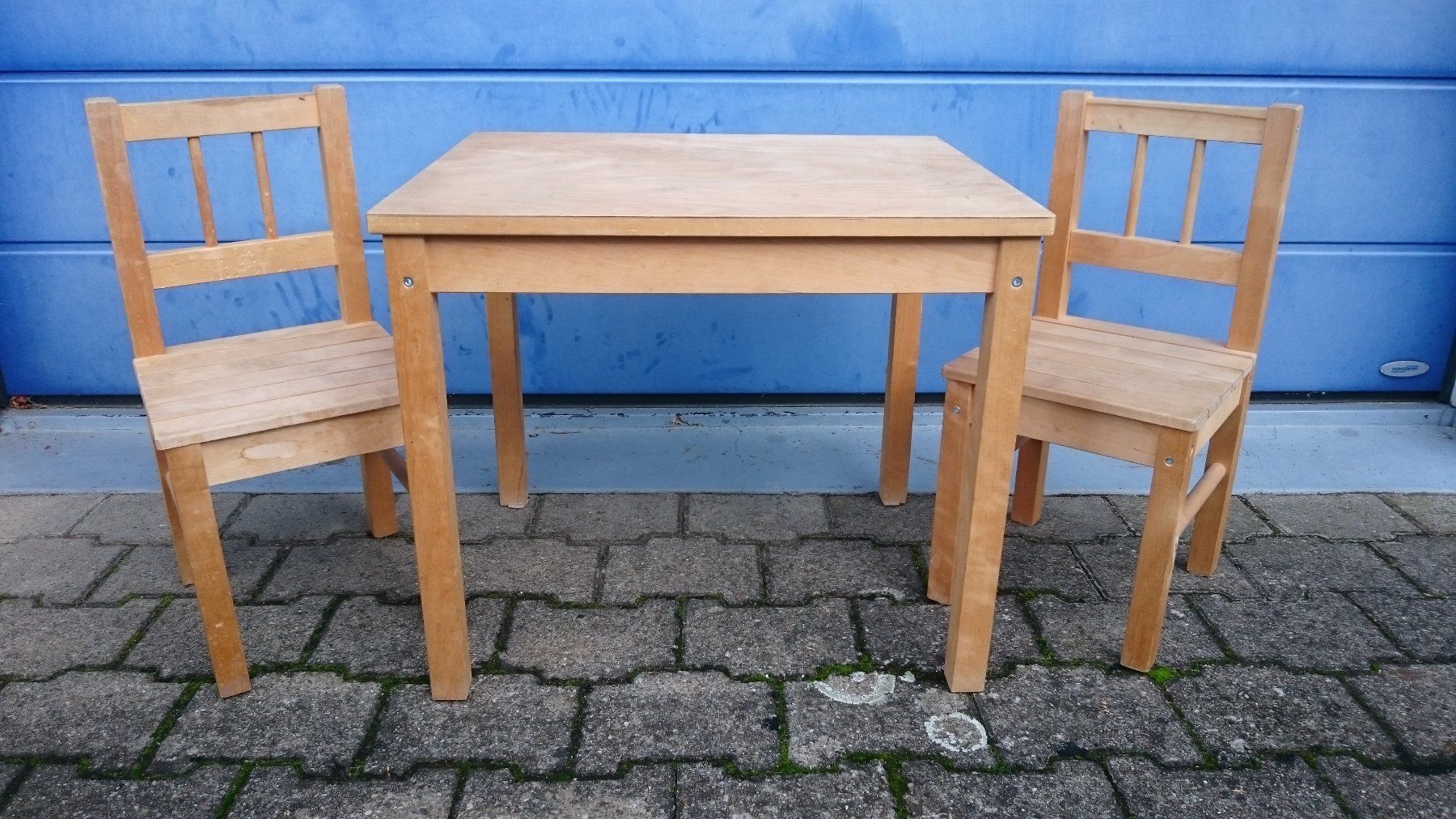 Tischset: Kindertisch aus Holz inkl. Stühlen – Gebraucht aus Wiler b.Utzenstorf von Hallucino6