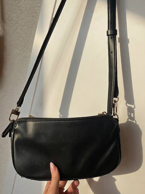 Sacs femmes: Guess Umhäbgetasche Schwarz – D'occasion à Egerkingen par mel_gyl6 1