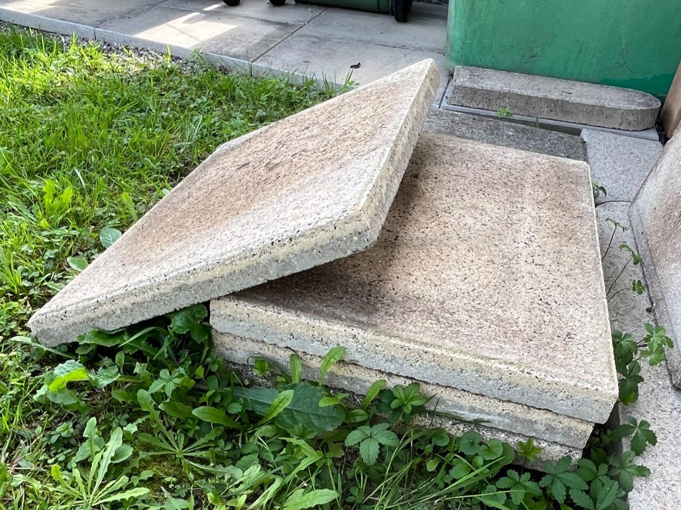 Revêtements de sol: Gartenplatten 40x60cm – D'occasion à Hinwil par Philan