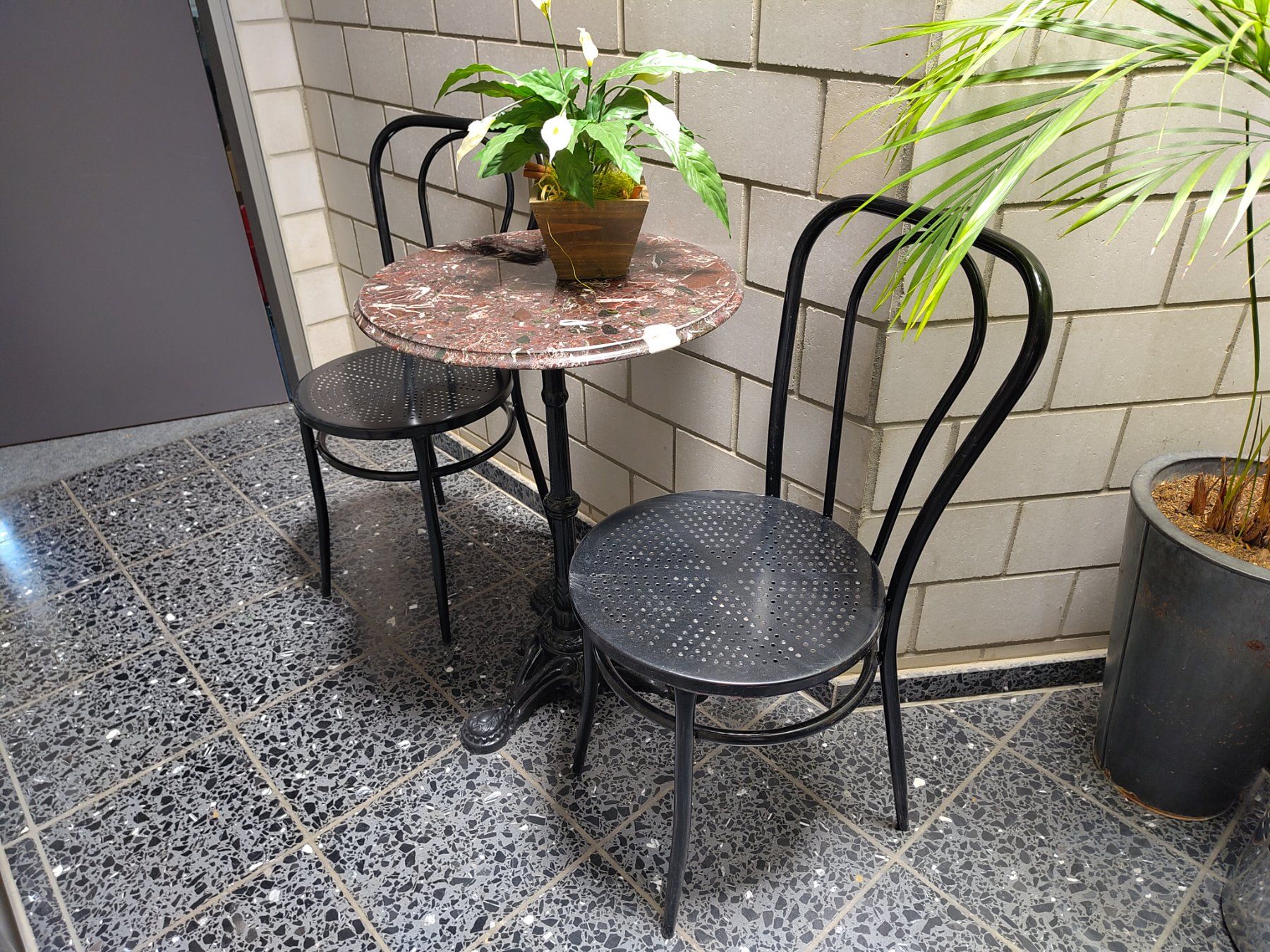 Set de table et chaises: Bistroset Tisch mit 2 Stühlen – D'occasion à Dinhard par AHotle 3