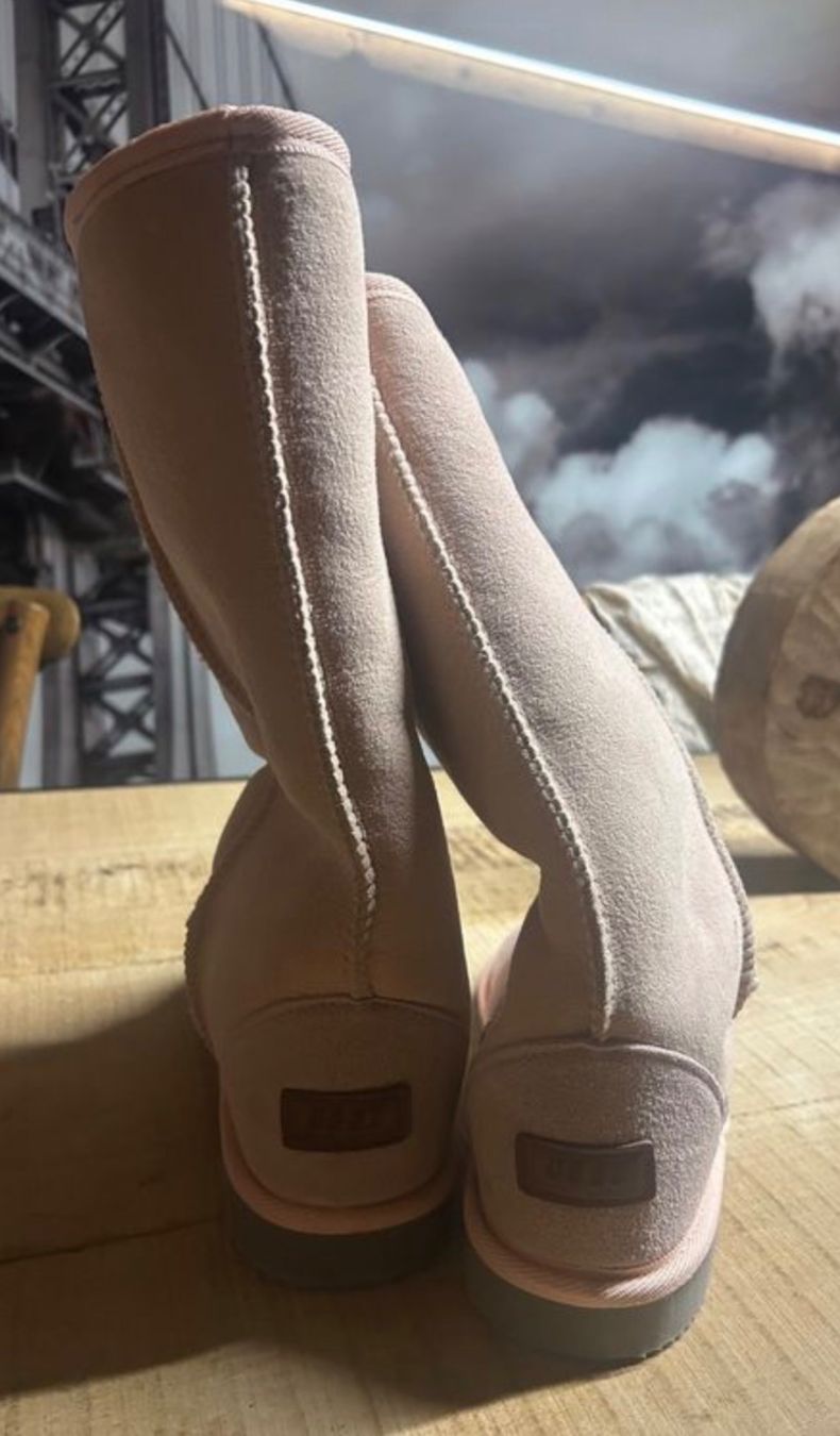 Damenschuhe: Bottes rose style UGG neuves – Neu (gemäss Beschreibung) aus Val-d'Illiez von Dombou 1