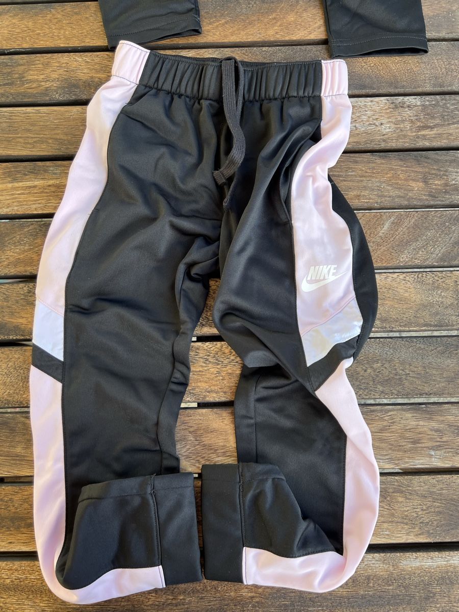 Nike Completi: NIKE Trainingsanzug 122-128 – Nuovo (secondo la descrizione) da Glattbrugg venduto da HUAKK 1