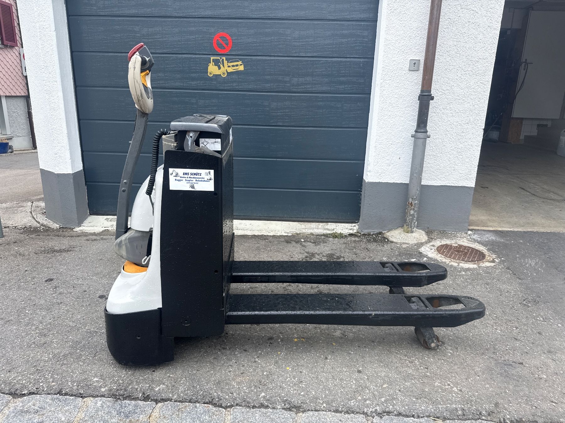 Ameise Carrelli elevatori e a forche: Stapler Niederhubwagen Paletrolli Crown – Usato da Ebnat-Kappel venduto da Suizo1291