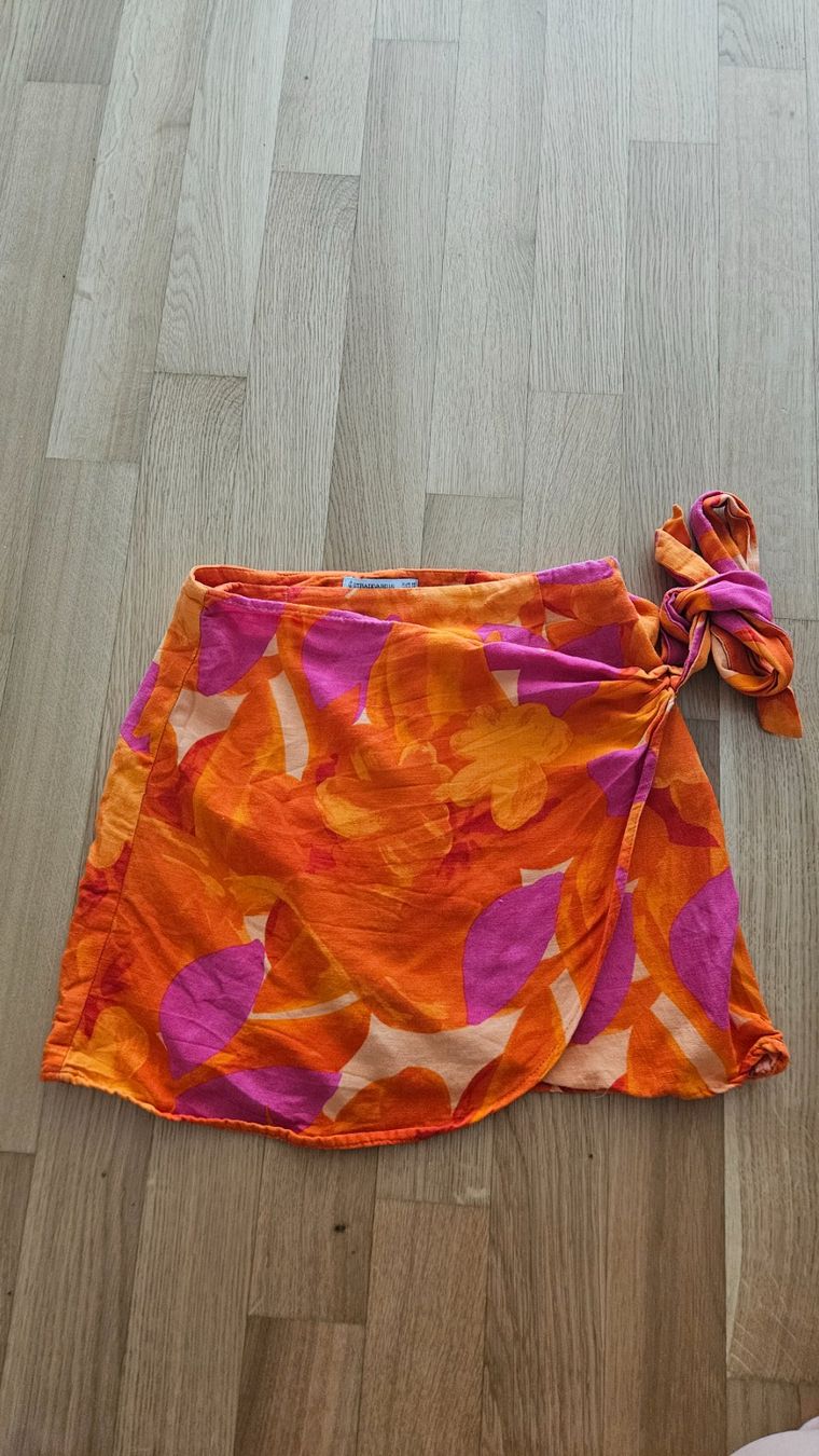 Stradivarius Röcke: Jupe Stradivarius orange/rose fleurie, taille XS – Gebraucht aus Sion von tiff_1992 2