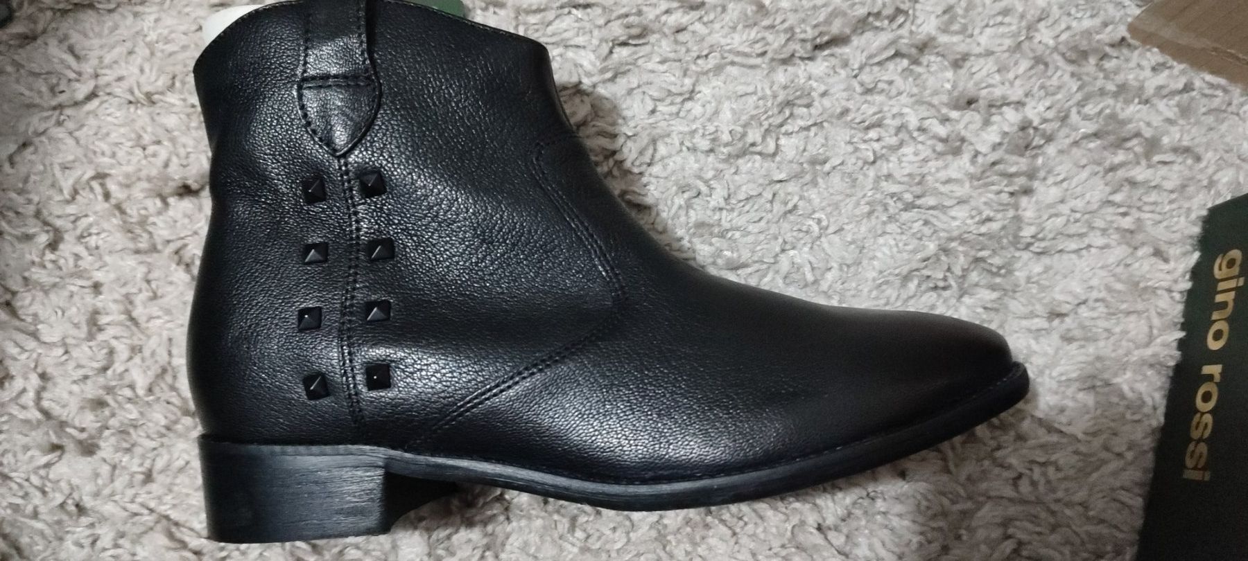 Scarpe da donna: Bottines en cuir noir – Nuovo e nell'imballaggio originale da St-Cergue venduto da Neviana