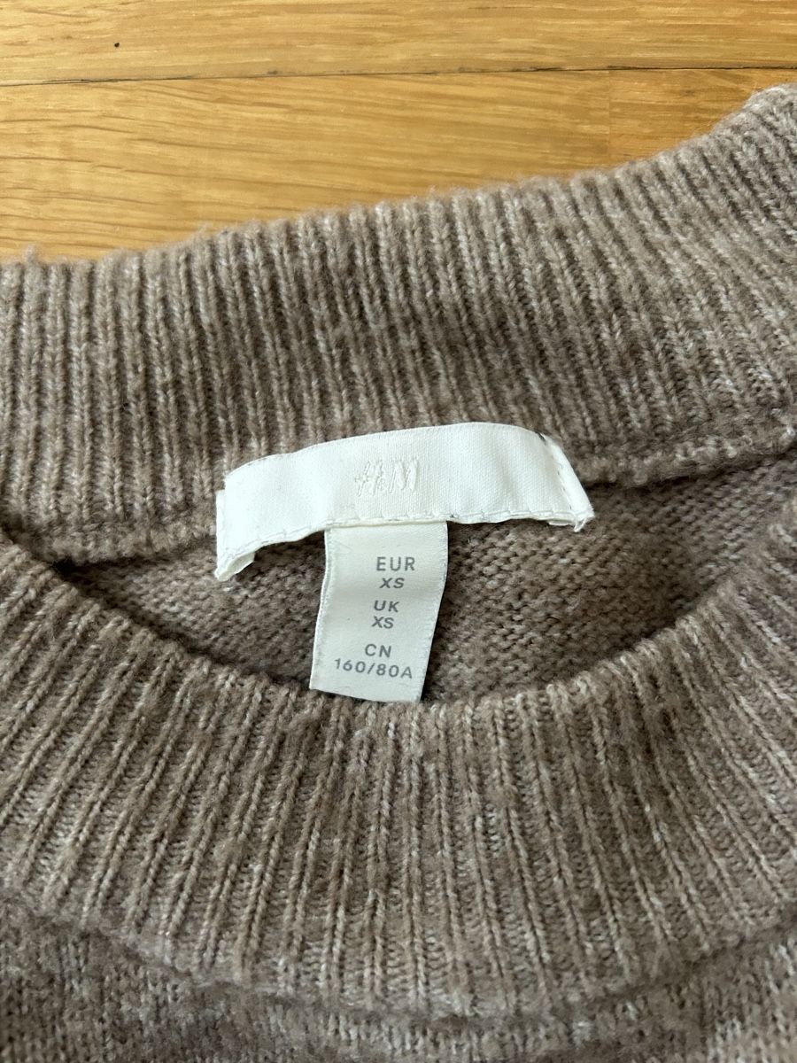 H&M Pullover & Sweatshirts: H&M Feinstrickpullover, Grösse XS, Beige – Gebraucht aus Erlenbach ZH von miralinn 2