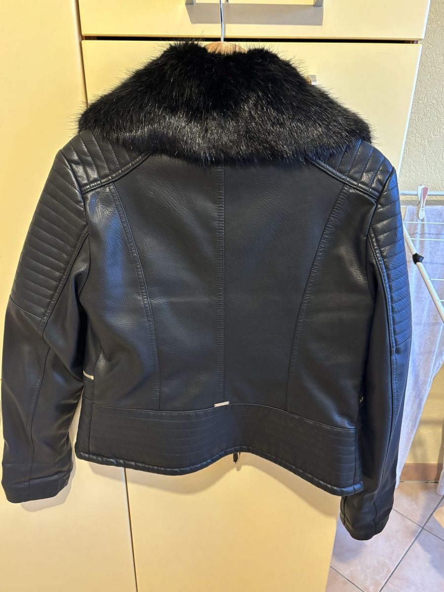 Guess Jacken: Veste Guess noire – Neu (gemäss Beschreibung) aus Attalens von roronana 1