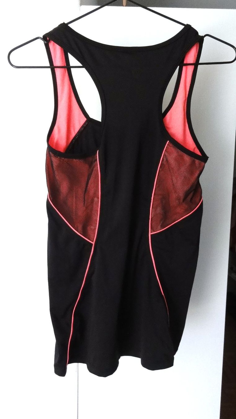 Top: Sport-Tanktop – Usato da Samedan venduto da chickenrun01 1