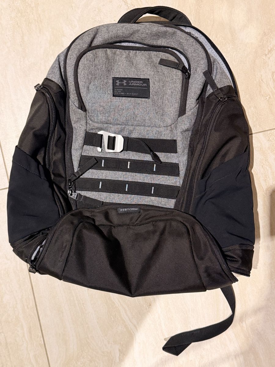Under Armour Rucksäcke: Under Armour Storm Recruit Backpack - Grey and Black – Gebraucht aus Paradiso von Ixaya.studio