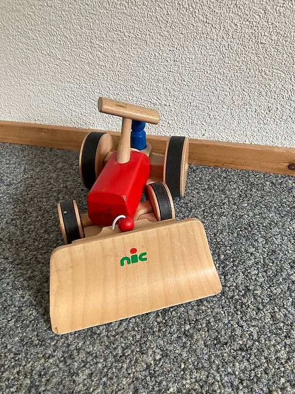 Giocattoli: nic Holztraktor mit "Räumschild" – Usato da Domat/Ems venduto da Lareina2015