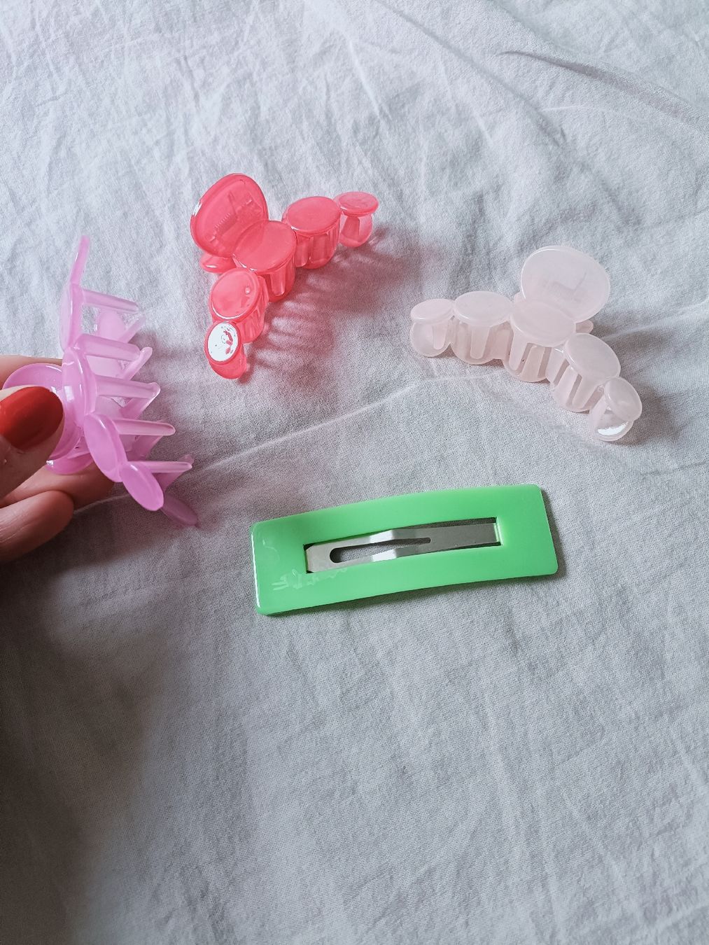 Accessori per capelli: mollette colorate per capelli – Usato da Basel venduto da Cinzia_B