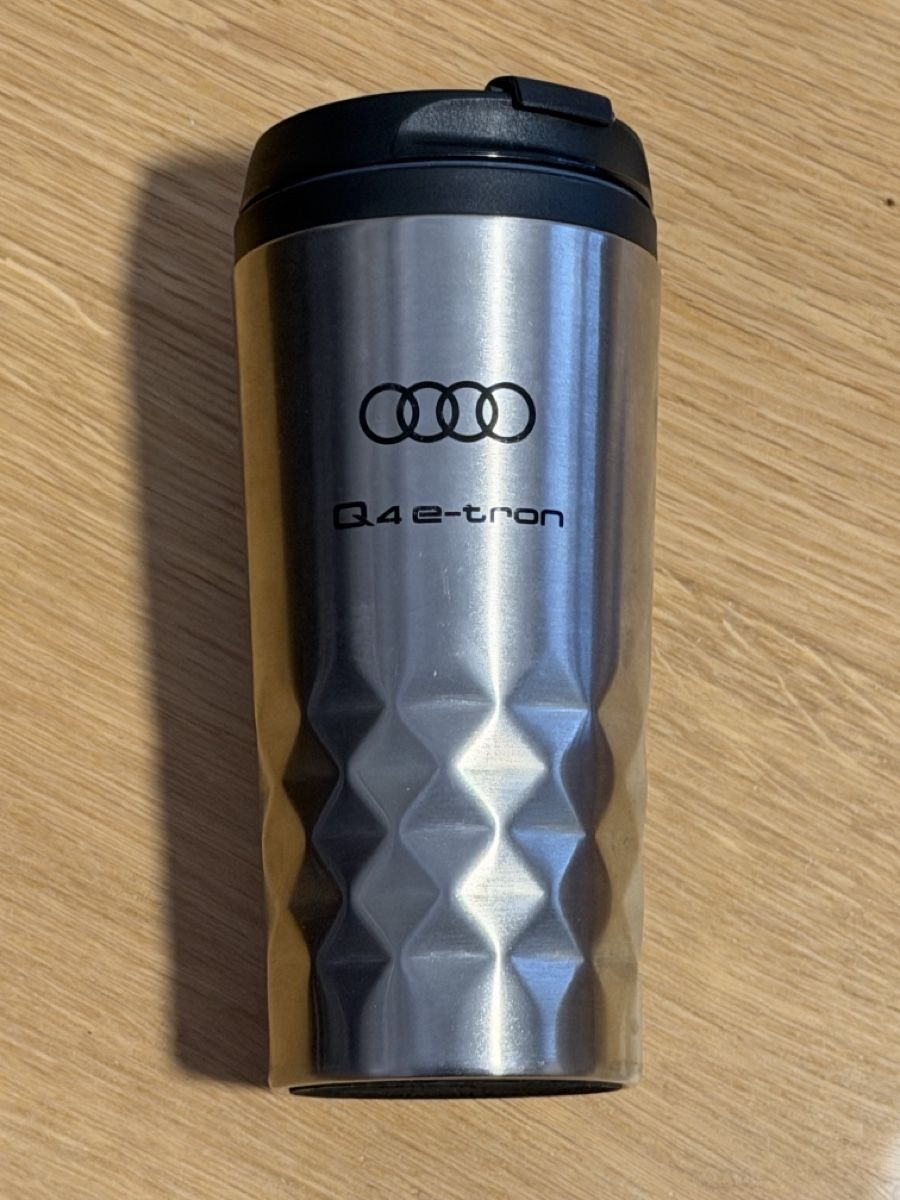 Tassen: Audi Q4 e-tron Thermobecher (neu) – Neu (gemäss Beschreibung) aus Wohlenschwil von Snowbound