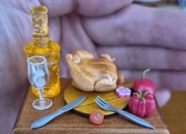 frittiertes Hähnchen mit viel Zubehör fürs Puppenhaus
